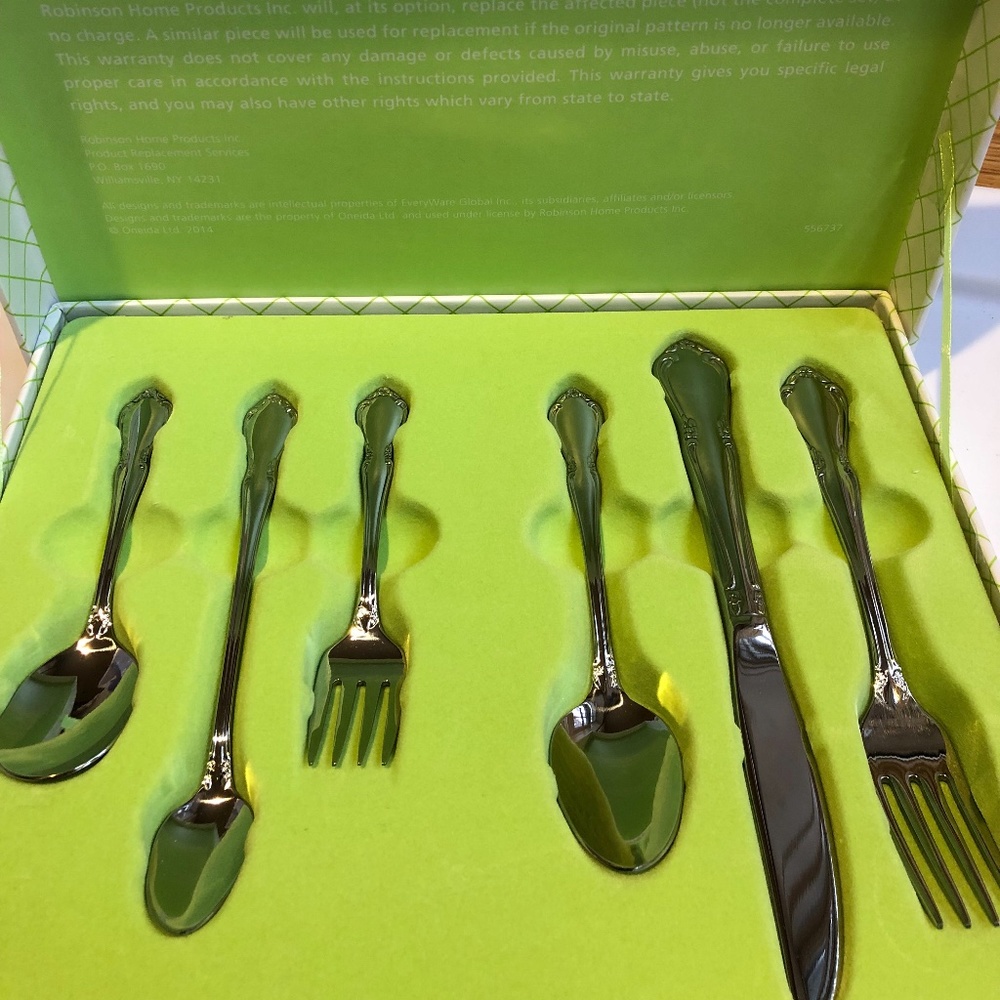 NEW! Oneida 6 piece baby and child flatware gift set